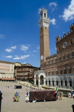 Siena kapmak için bekliyor