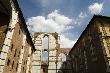 İtalyan ortaçağ mimarisi