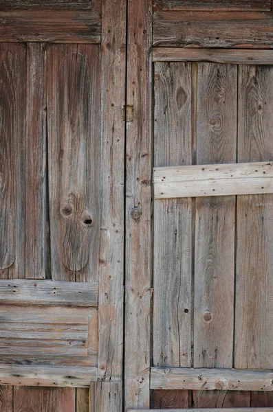 Ușă veche din lemn în orașul vechi — Fotografie, imagine de stoc