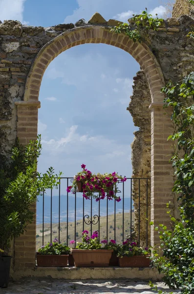 Kapı kemer ile