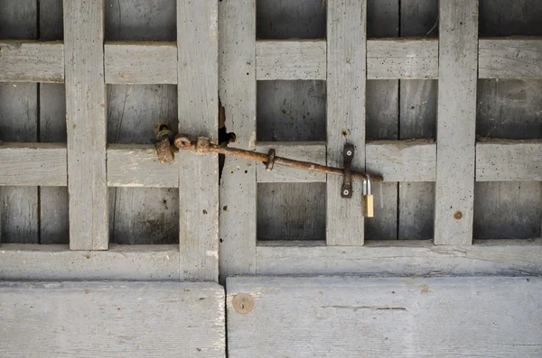 Detalii ușă veche cu încuietoare închisă — Fotografie, imagine de stoc