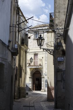 Eski şehir ortaçağ sokaklarında 