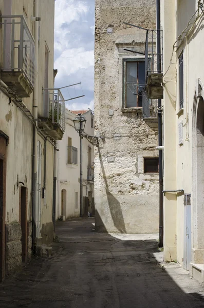 De middeleeuwse straten van de oude stad in Italië — Stockfoto