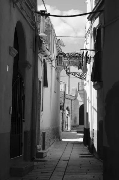 Oude stad middeleeuwse straat vintage detail zwart-wit — Stockfoto