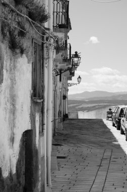 durağındayım Old City Ortaçağ sokaklarında gece siyah ve wh