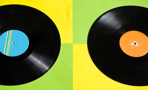 Dvě vinylové dole ve dvou barvách s prostorem pro text — Stock fotografie