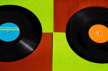 iki renk ile yer altındaki iki vinil