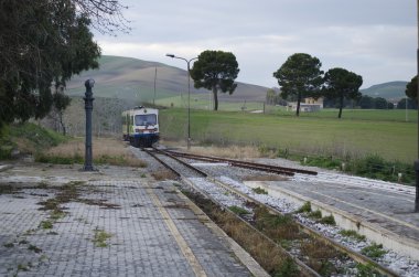 İstasyondaki eski tren.