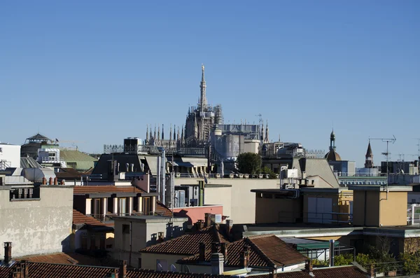 Milán hermosa vista del horizonte de la ciudad — Foto de Stock