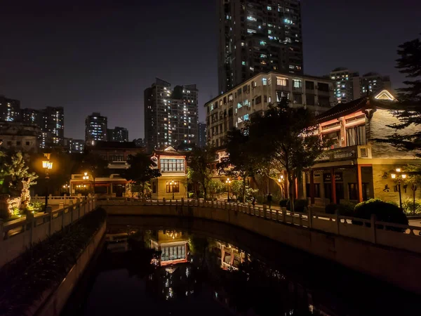 Kanał w chińskim stylu starożytnego parku noc strzał — Zdjęcie stockowe