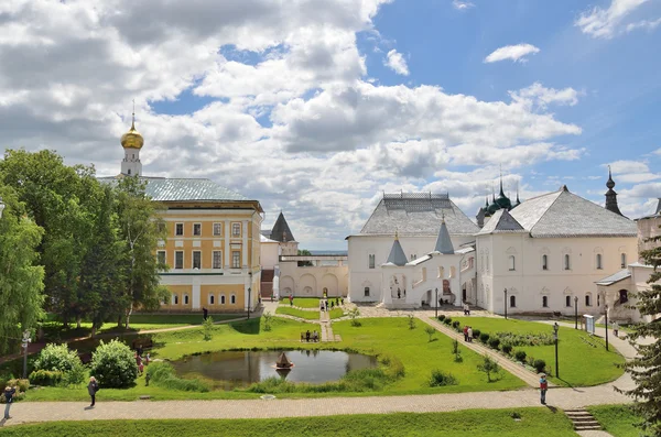 Rostov, o Grande, Kremlin, Rússia. Vista para o lago . — Fotografia de Stock