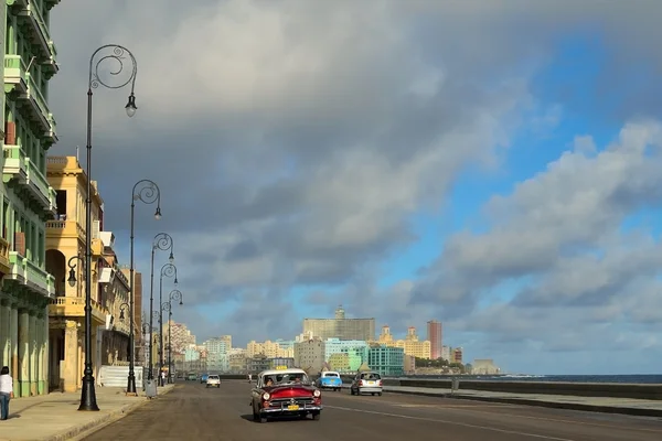 Vista do passeio marítimo Malecon em Havana Cuba em 30 de abril de 2012 . — Fotografia de Stock