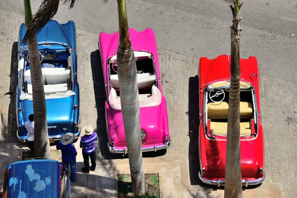 Retro cars en La Habana . — Foto de Stock