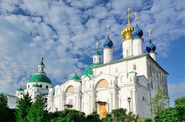 Mosteiro de Spaso-Yakovlevsky em Rostov, o Grande, Rússia — Fotografia de Stock