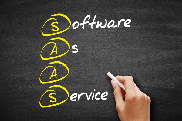 Saas 软件作为一种服务 缩写为业务概念在黑板上 — 图库照片