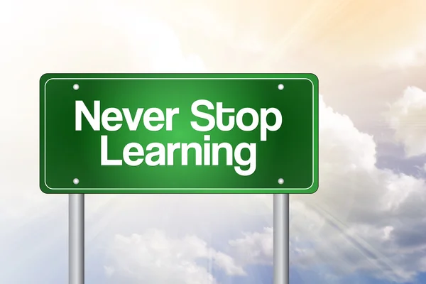 Never Stop Learning Green Road Sign, Business Concep — Stock Photo, Image