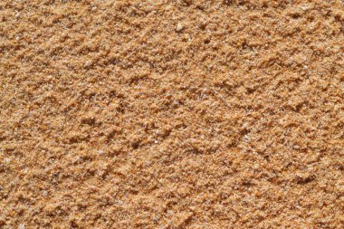 Sahilde sarı deniz kumu. Yakın çekim. Üst manzara, arka plan için yüzey.