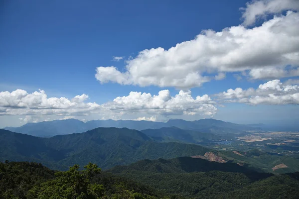 View Mountain Valley City Illuminated Sun Clouds Many Trees Greenery — Stock Photo, Image