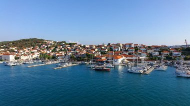 Trogir Limanı 'nın yüksek açılı görüntüsü