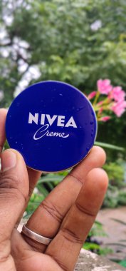 03 / 22 / 2021: Chennai, Tamilnadu INDIA: Hem erkekler hem de kadınlar için NIVEA Krem nemlendirici. Nivea Almanya merkezli kozmetik üretim şirketi