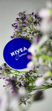 03 / 22 / 2021: Chennai, Tamilnadu INDIA: Hem erkekler hem de kadınlar için NIVEA Krem nemlendirici. Nivea Almanya merkezli kozmetik üretim şirketi