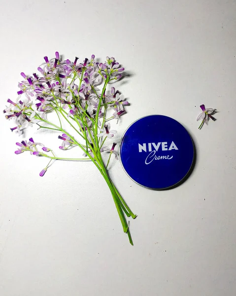 2021 Chennai Tamilnadu India Nivea Cream Fuktighetskräm För Både Män Royaltyfria Stockbilder