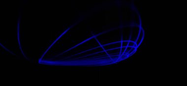 Siyah arka planda izole edilmiş Neon mavisi Spirograph geometrik desene yakın çekim. Hafif boyama tekniği ile yapılmış, uzun pozlama. Sarkaç deseni. Işık yolları. Dalgalar. Işınlar. Çakra. Mandela. 