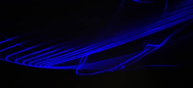 Siyah arka planda izole edilmiş Neon mavisi Spirograph geometrik desene yakın çekim. Hafif boyama tekniği ile yapılmış, uzun pozlama. Sarkaç deseni. Işık yolları. Dalgalar. Işınlar. Çakra. Mandela. 