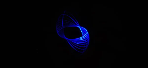 Siyah Arka Planda Izole Edilmiş Neon Mavisi Spirograph Geometrik Desene — Stok fotoğraf