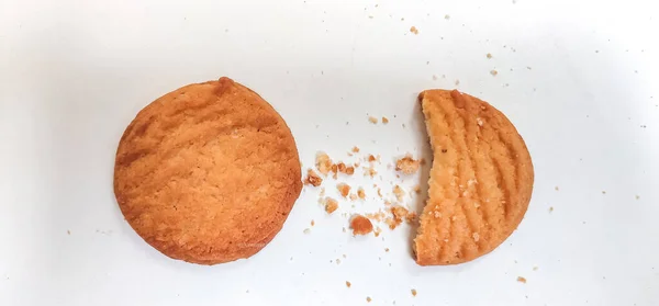 Galletas Trigo Recién Horneadas Galletas Aisladas Fondo Blanco Con Enfoque — Foto de Stock