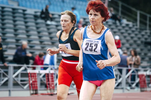 70 years old women run 100 meters