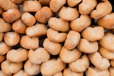 Yerel pazarda Luang Prabang ekmek