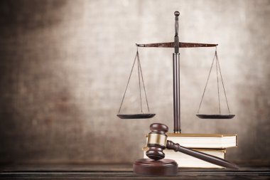 Adalet ölçekler ve kitaplar