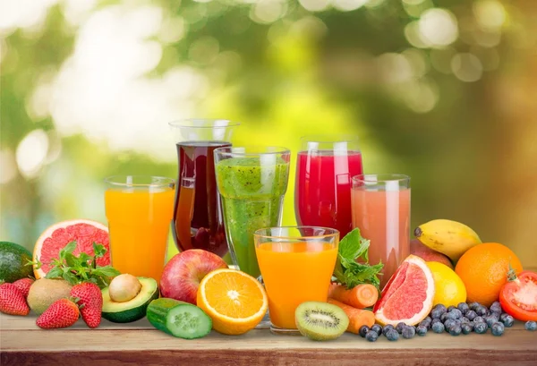 Ízletes gyümölcs és gyümölcslé vitaminok — Stock Fotó