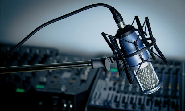 Mikrofon och digital studio mixer — Stockfoto
