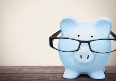 Mavi kumbara gözlük