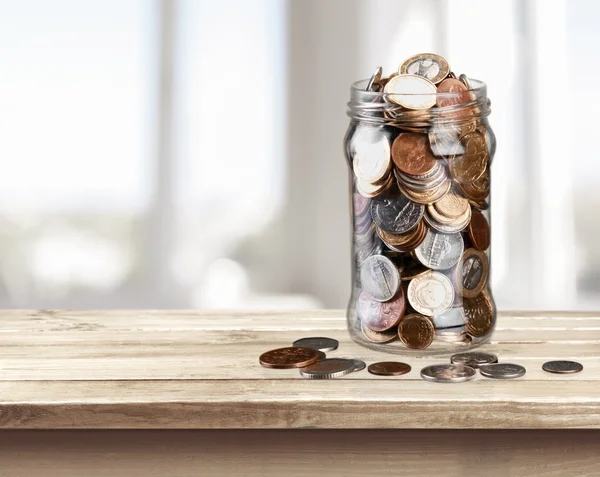 Tarro de dinero con monedas —  Fotos de Stock