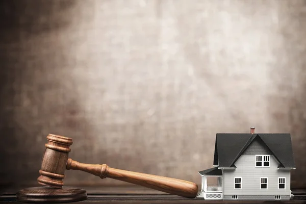 Wooden judge gavel and toy  house — Stock Photo, Image