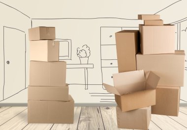  Arka planda bir sürü karton kutu var