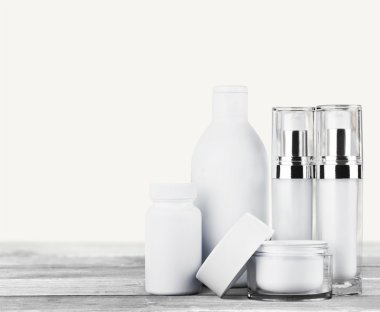 Kozmetik kapları izole