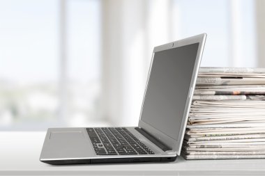 Laptop Isolated Gazeteler. 