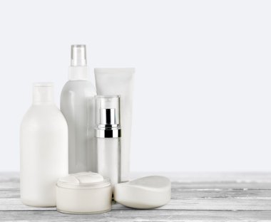 Kozmetik kapları izole