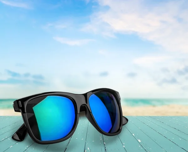 Sunglasses on sandy beach — Stock Photo, Image