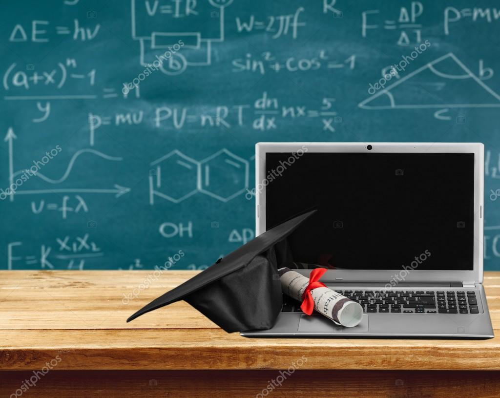 Laptop Und Diplom Scroll Stockfoto C Billiondigital 114218058