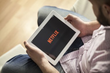 tablet PC'de netflix adamla 