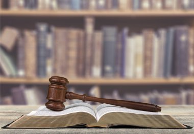 Adalet ölçekler ve kitap