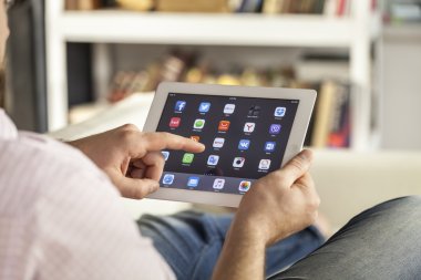 tablet pc el ile adam