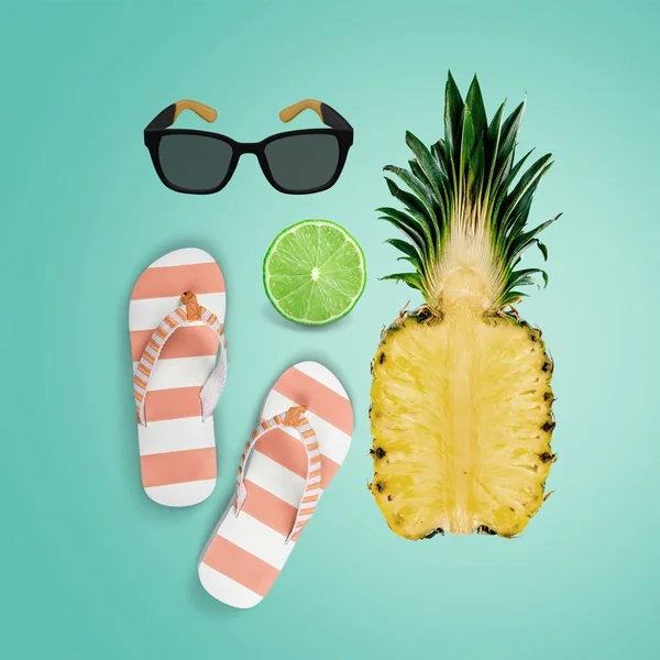 Gyümölcsök, a papucs és a sun szemüvegek — Stock Fotó