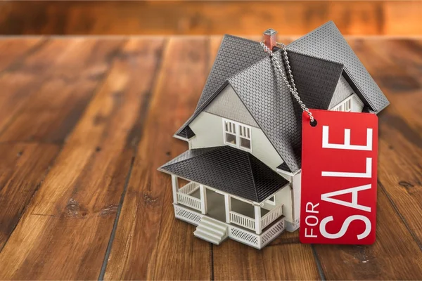 Classic house model  on sale — Stock Photo, Image
