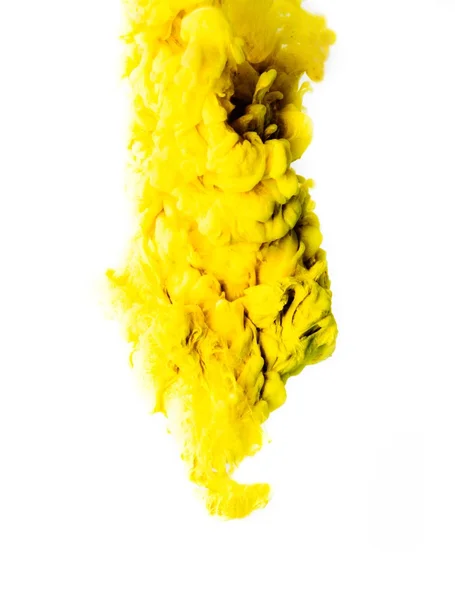 Color acrílico amarillo en agua — Foto de Stock